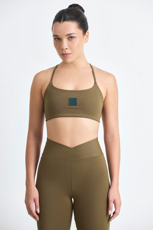 Conjunto esportivo verde oliva LEGGING KALI SOFT SAVANA: top e legging para treino.