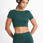 Short Ema Floresta verde: shorts esportivos de cintura alta para treino e yoga.