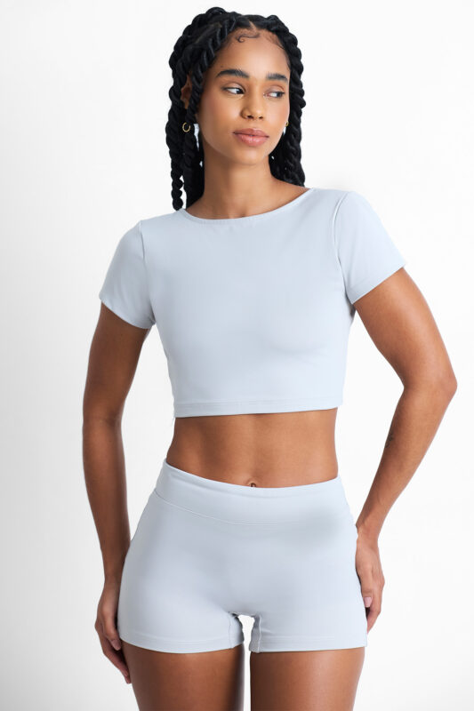 Short Ema Lunar: Shorts de ginástica azul acinzentado para treino e atividades físicas.