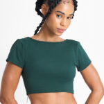 Top Amélia Floresta verde: top cropped feminino para moda fitness.