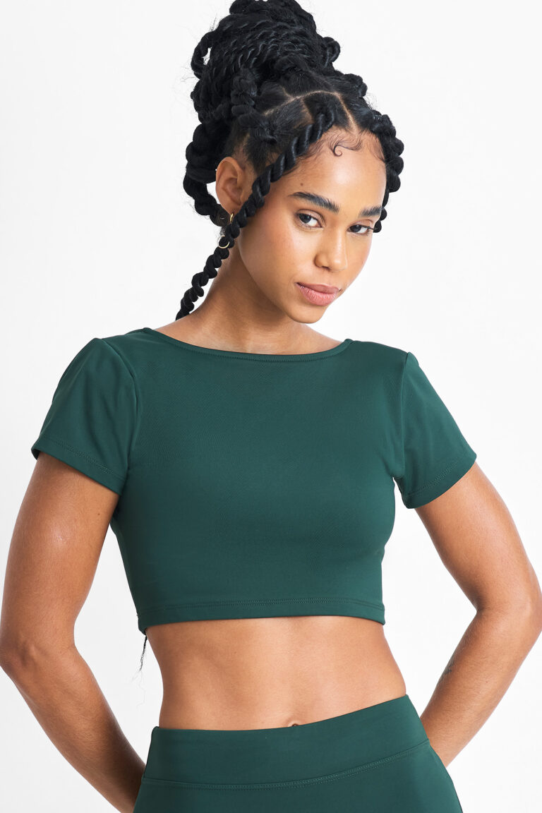 Top Amélia Floresta verde: top cropped feminino para moda fitness.