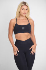 TOP AXY SOFT NANQUIM: Top axy preto nanquim para treino e atividades físicas.