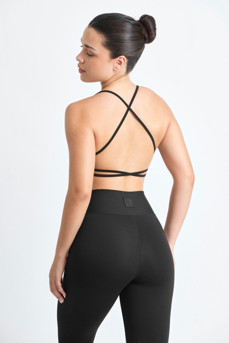 TOP AXY SOFT NANQUIM: Top axy preto nanquim com design moderno e confortável.