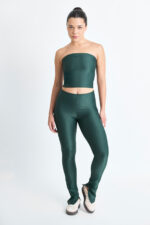 TOP MELINA FLORESTA: Conjunto verde brilhante com top cropped e calça legging, ideal para looks modernos e confortáveis.