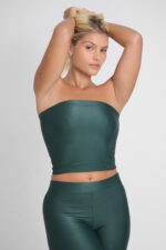 Top Melina Floresta verde: conjunto estiloso com top tubo e leggings combinando.