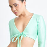 Top Mysh Jade: Cropped de manga longa verde menta com amarração frontal.
